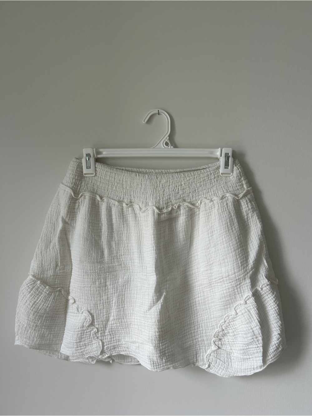 Women’s White Ruffle Textured Skort with Elastic Waist